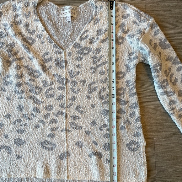 Knox Rose grey leopard sweater Size: Small - Picture 4 of 8